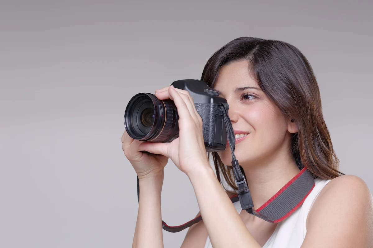 smiling-woman-holding-camera-ready-to-take-photo