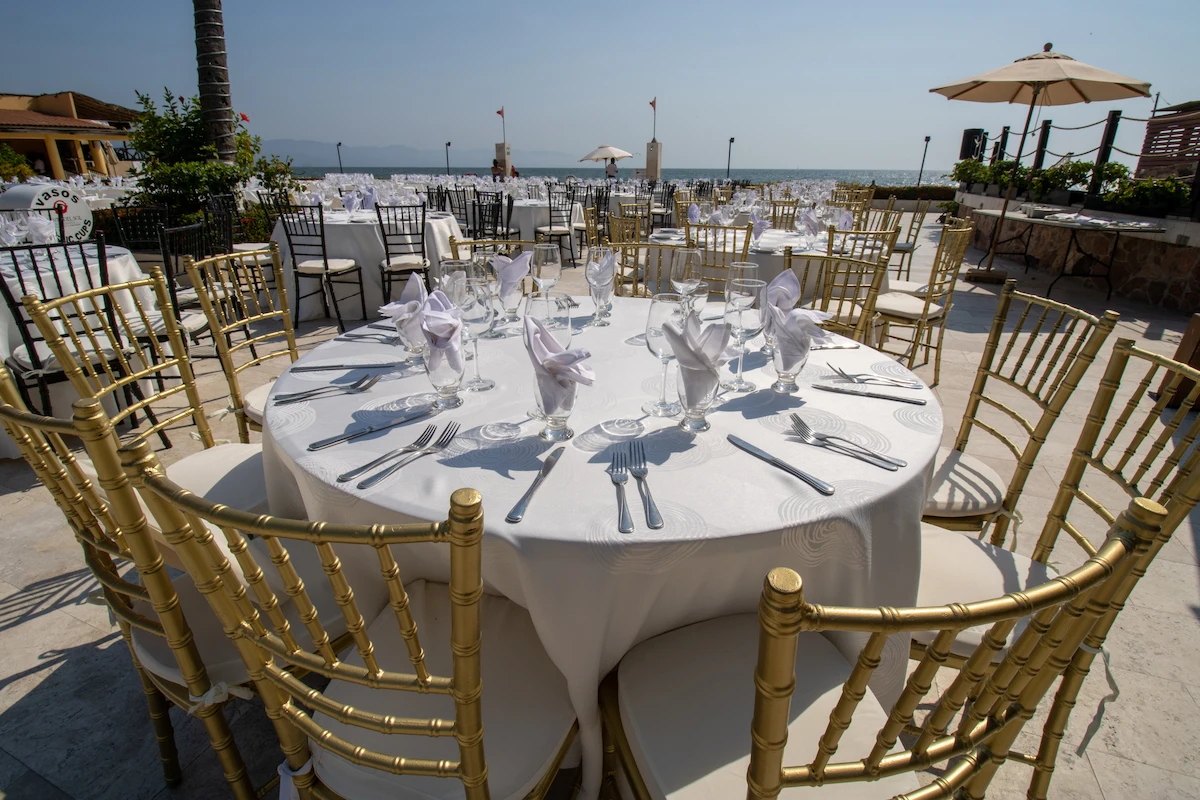 wedding-dinner-table-setup-for-an-amazing-wedding