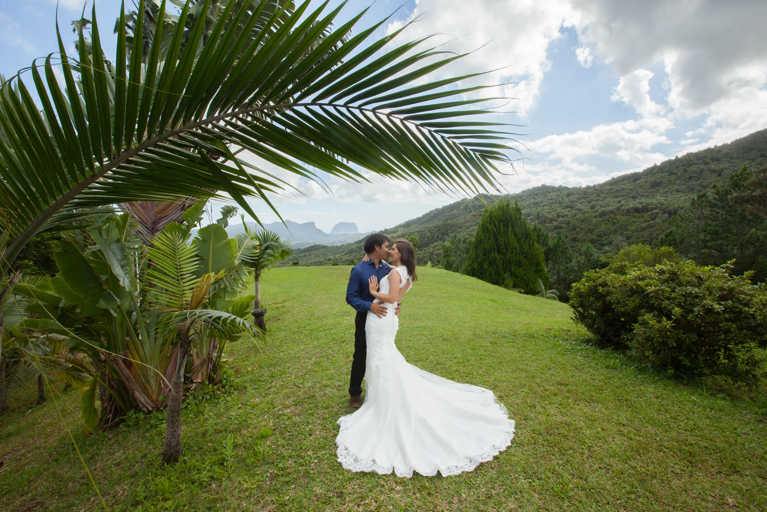 young-loving-happy-couple-on-tropical-island