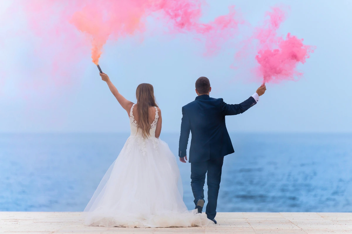agregale-toque-color-boda-con-bombas-humo