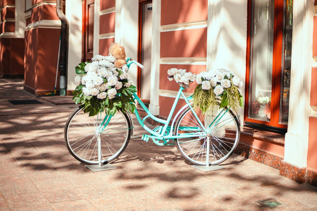 Bicicleta-flores-para-llegar-boda